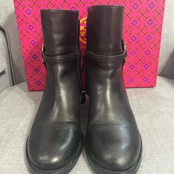 Tory Burch boot size 6 - Picture 2 of 6
